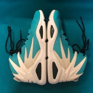 REEBOK THE BLAST J87617 Turquoise and White w Black Sz 10 1/2